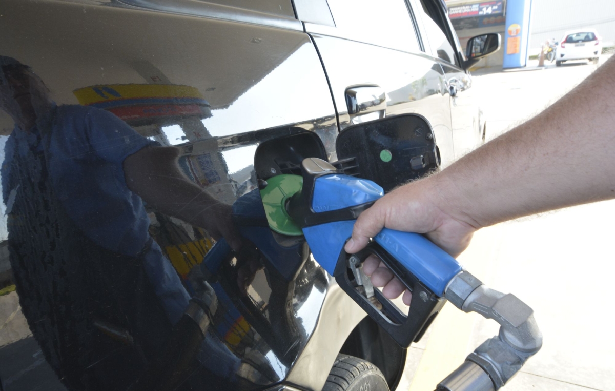 O preço da gasolina passou a custar R$ 0,79 para cada litro. Do diesel subiu ficou em R$ 0,46 por litro.
