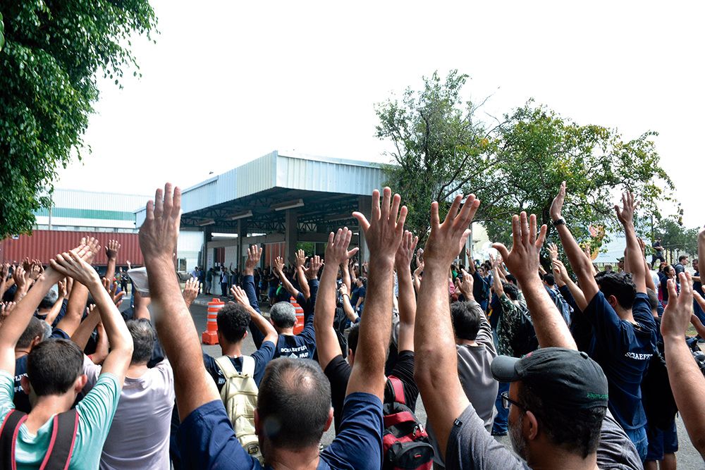 Durante assembleia realizada pelo SMetal, na tarde de quarta-feira, 25, trabalhadores aprovam greve, que pode se iniciar a qualquer momento