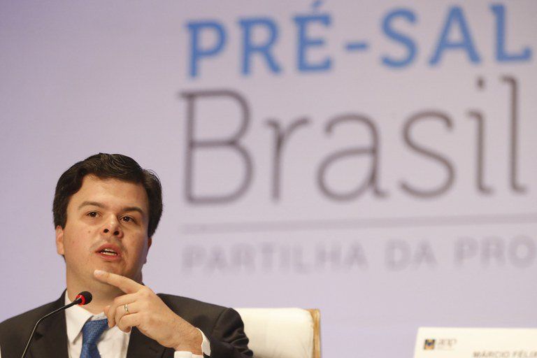 O ministro de Minas e Energia, Fernando Coelho Filho, após leilão da Agência Nacional do Petróleo, Gás Natural e Biocombustíveis (ANP) que partilha blocos do pré-sal.