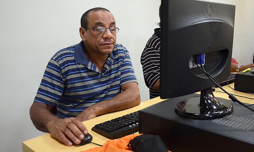 O maçariqueiro Amauri de Pontes Almeida, de 54 anos é associado do SMetal e faz o curso três vezes por semana.