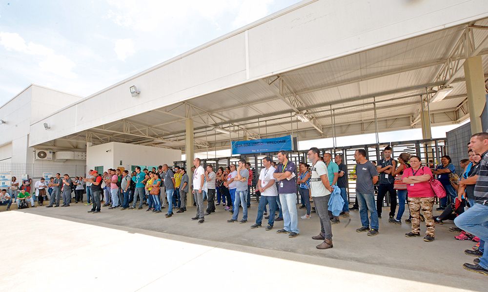 Preparação: Trabalhadores pararam para ouvir a assembleia de alerta nesta terça, dia 5