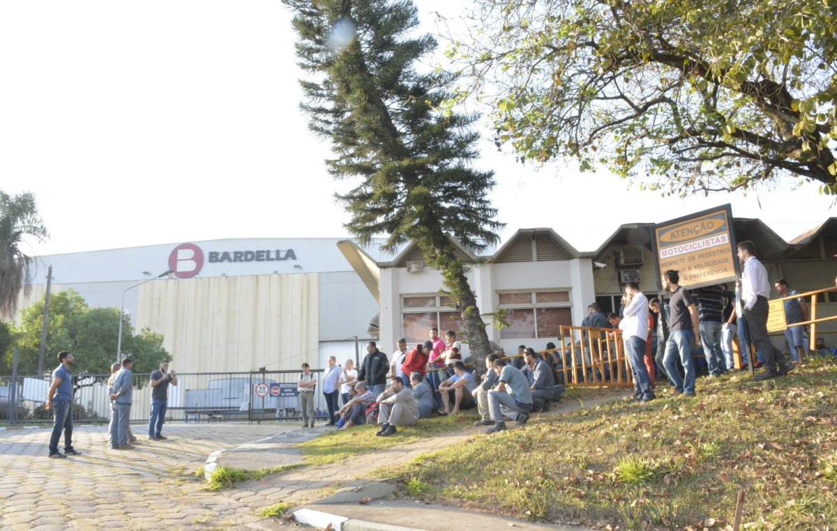 Em setembro os trabalhadores da Bardella já haviam parado a produção por um dia para exigir o pagamento de salários e 13º atrasados