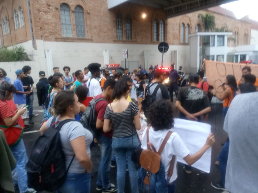Estudantes de diversos movimentos mostram indignação contra o segundo aumento nas tarifas do transporte do governo Crespo