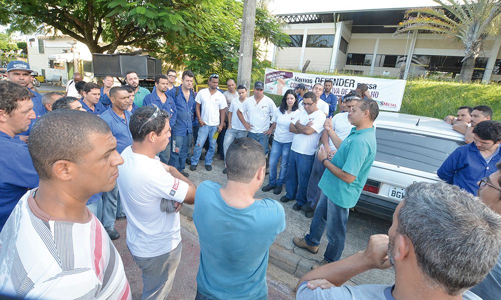Trabalhadores se unem contra as intransigências da empresa e decidiram pela greve em assembleia na última terça, dia 20