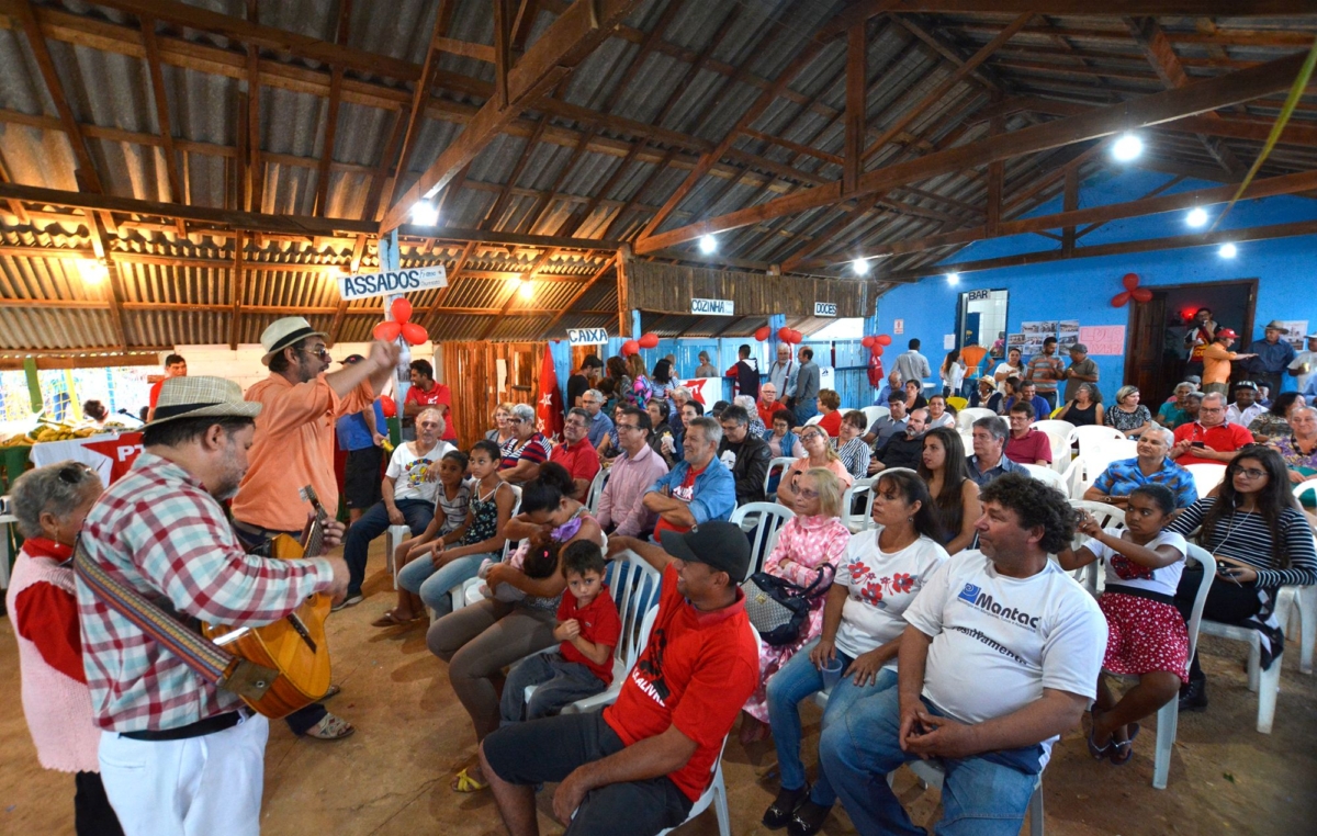 O evento de comemoração dos 26 anos do assentamento Ipanema teve música, histórias e reencontros e aconteceu no barracão comunitário