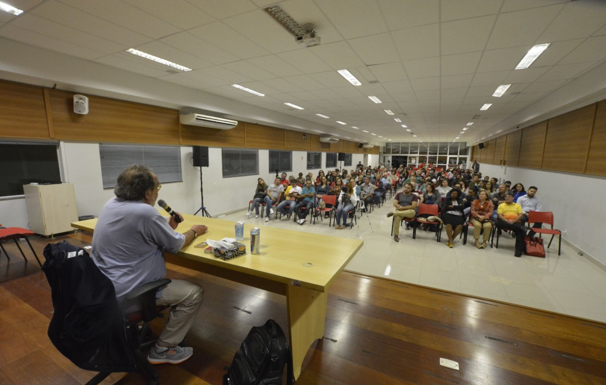 Após a palestra, Fernando Morais respondeu perguntas do público