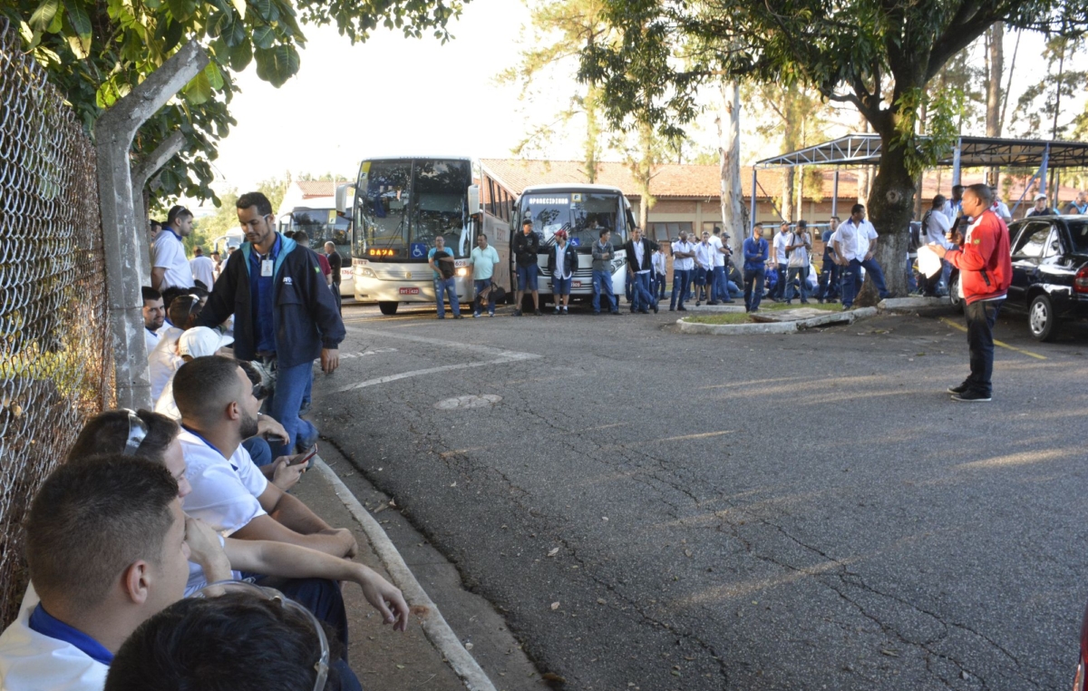 Trabalhadores da Dana aprovaram, no dia 15, a compensação dos dias parados. Sindicato alerta para que os metalúrgicos denunciem empresas que tentem obrigar trabalhador a compensar 100% dos dias