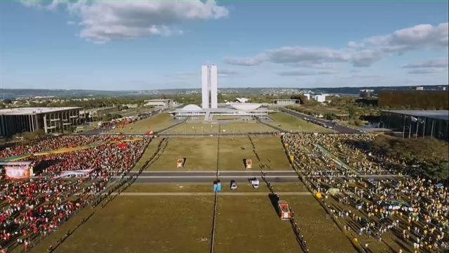 O longa, de Maria Augusta Ramos, retrata o processo que culminou no impeachment da ex-presidente Dilma Rousseff, em 31 de agosto de 2016