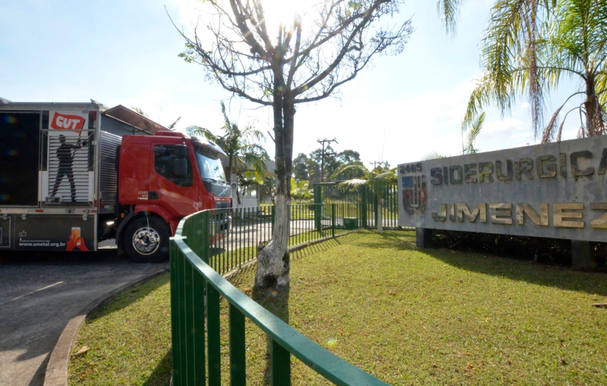 Em conversa com os trabalhadores da Jimenez, dirigentes do SMetal pediram que eles fiquem atentos a qualquer movimentação dentro da empresa