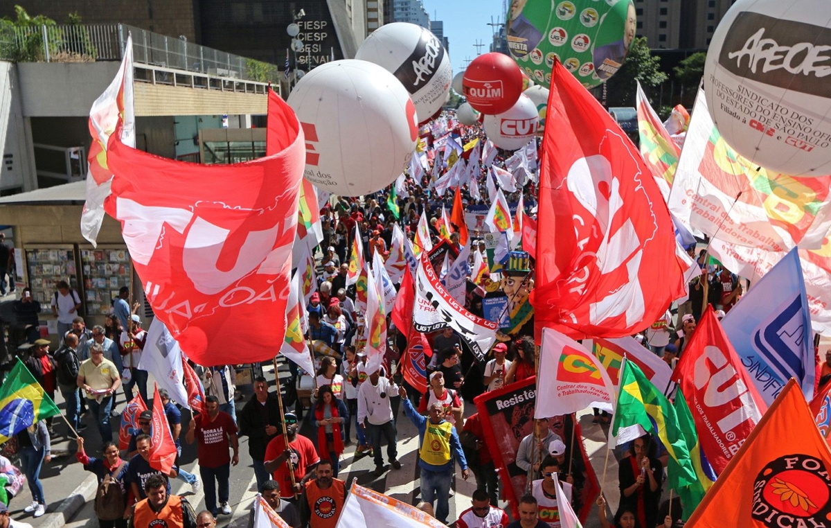 Ato em frente ao prédio da Fiesp na Avenida Paulista, em São Paulo, no Dia do Nacional do Basta