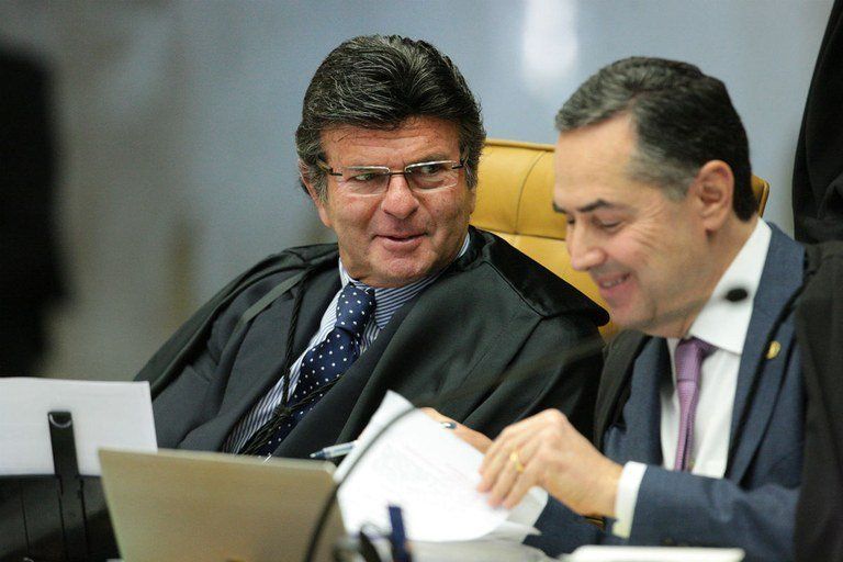 Os ministros do STF aprovaram seu próprio aumento, com votos favoráveis de Barroso e Fux