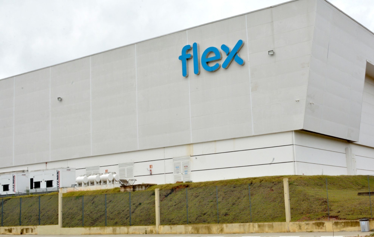 A Flex tem cerca de 3800 trabalhadores, fabrica eletroeletrônicos e fica no bairro Iporanga 