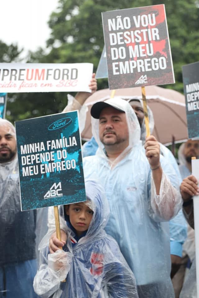 Protesto contra o fechamento da Ford de São Bernardo reuniu milhares de trabalhadores e suas famílias na última terça-feira, 26