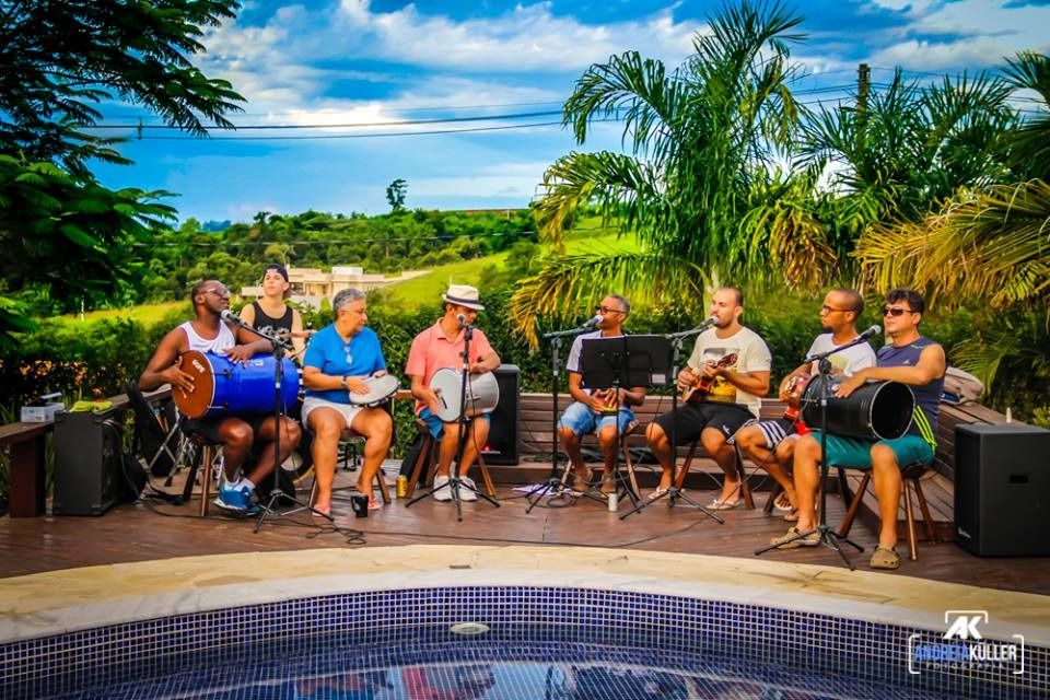 O Grupo Pais & Filhos vai tocar o melhor do samba e pagode no Clube de Campo do SMetal neste domingo, dia 10 de fevereiro