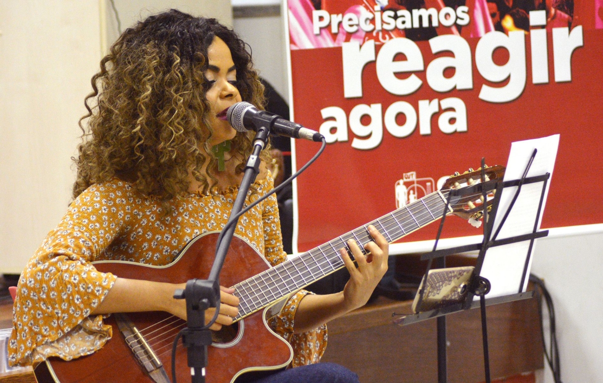 A cantora e compositora Ananda Jacques fez a abertura. O evento contou também com intérprete de Libras e foi feita transmissão ao vivo pela página do SMetal no Facebook