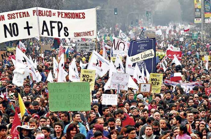 No Chile, milhares ocupam as ruas para exigir o fim das AFP's e a volta da Previdência pública