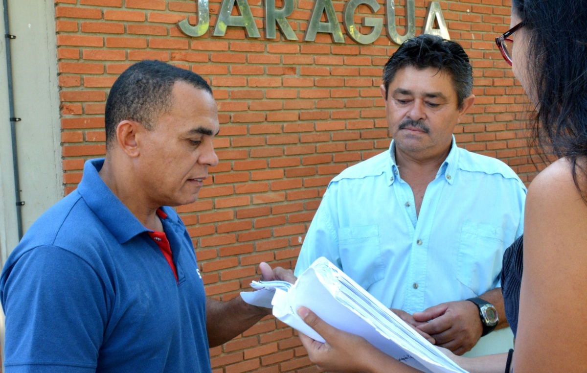 Abraão Andrade (no centro), que foi reintegrado à Jaraguá no dia 24 de abril, esteve acompanhado por dirigentes e pelo jurídico do SMetal