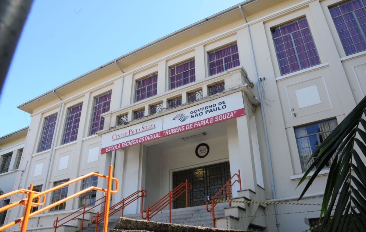 A Escola técnica Rubens de Faria e Souza fica na avenida comendador Pereira Inácio