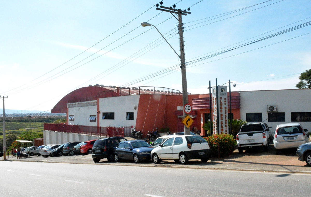 O Clube de Campo fica na avenida Victor Andrew, 4.100, no Éden.