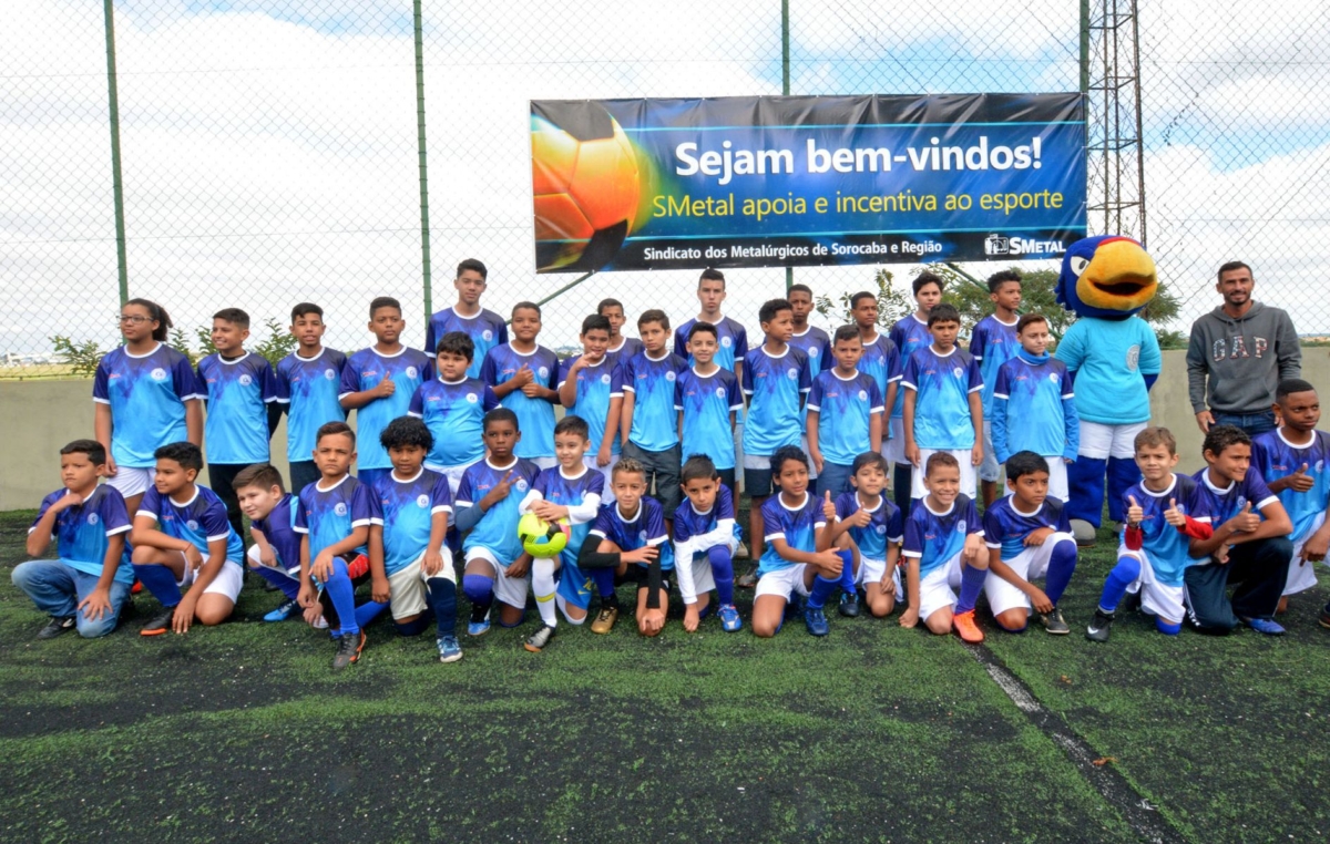 A inauguração da Escolinha teve partida entre pais e filhos, entrega dos uniformes e a presença de jogadores do São Bento 