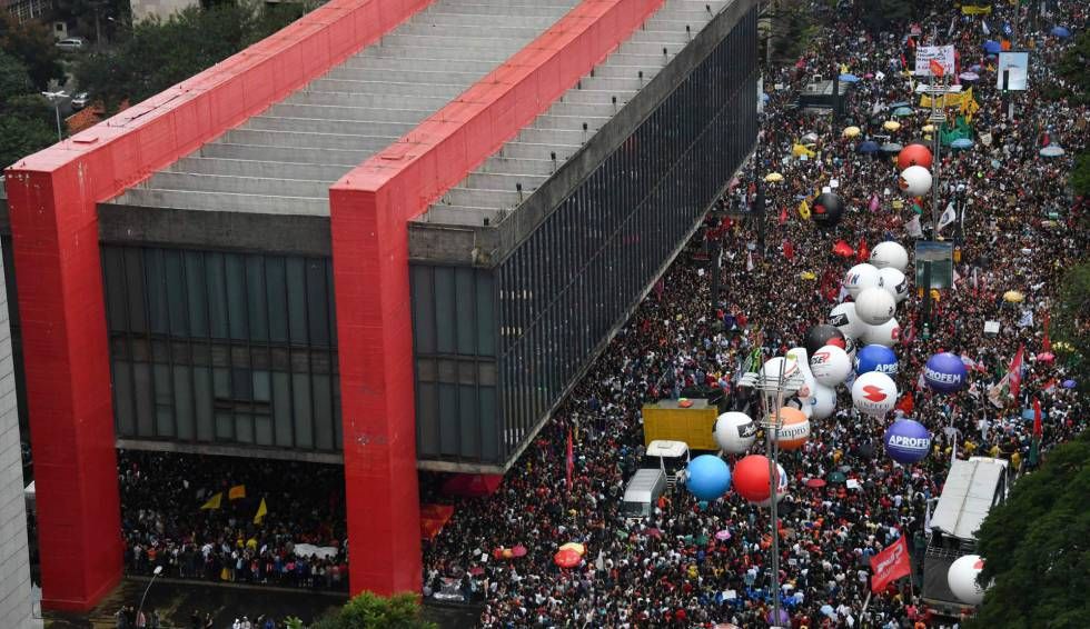 Protesto na av. Paulista contra os cortes na Educação