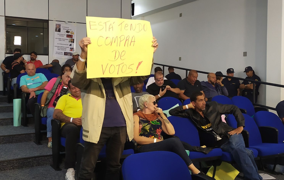 Sorocabanos chegaram à Câmara por volta das 6h para pressionar os vereadores que votem pela cassação