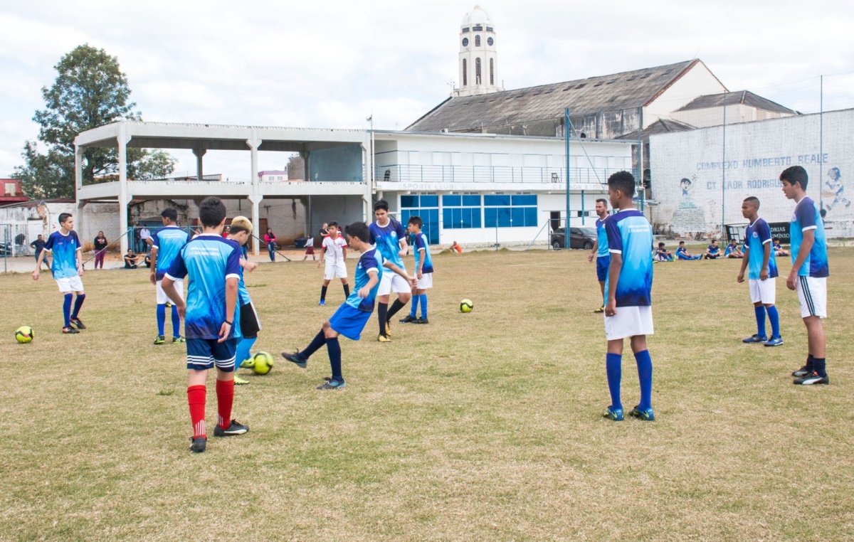 Durante o treino especial da Escolinha do São Bento, os alunos foram divididos por categorias: de 7 a 9 anos; de 10 a 12 anos; e de 13 e 14 anos