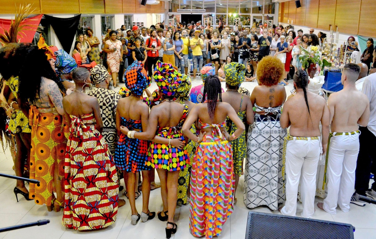 O desfile de moda afro foi uma das atrações da Mostra de Cultura e Arte Negra 'Ubuntu SMetal'
