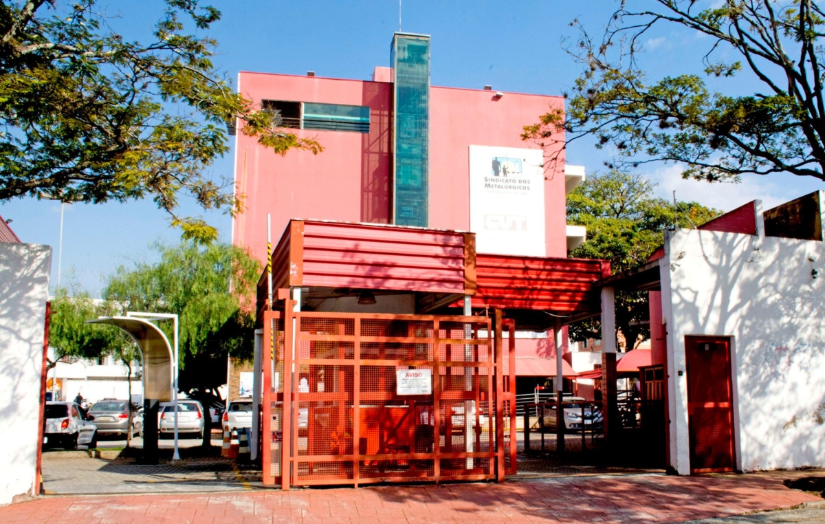 A sede do Sindicato dos Metalúrgicos fica na rua Julio Hanser, 140, próxima à Rodoviária e ao terminal de ônibus São Paulo