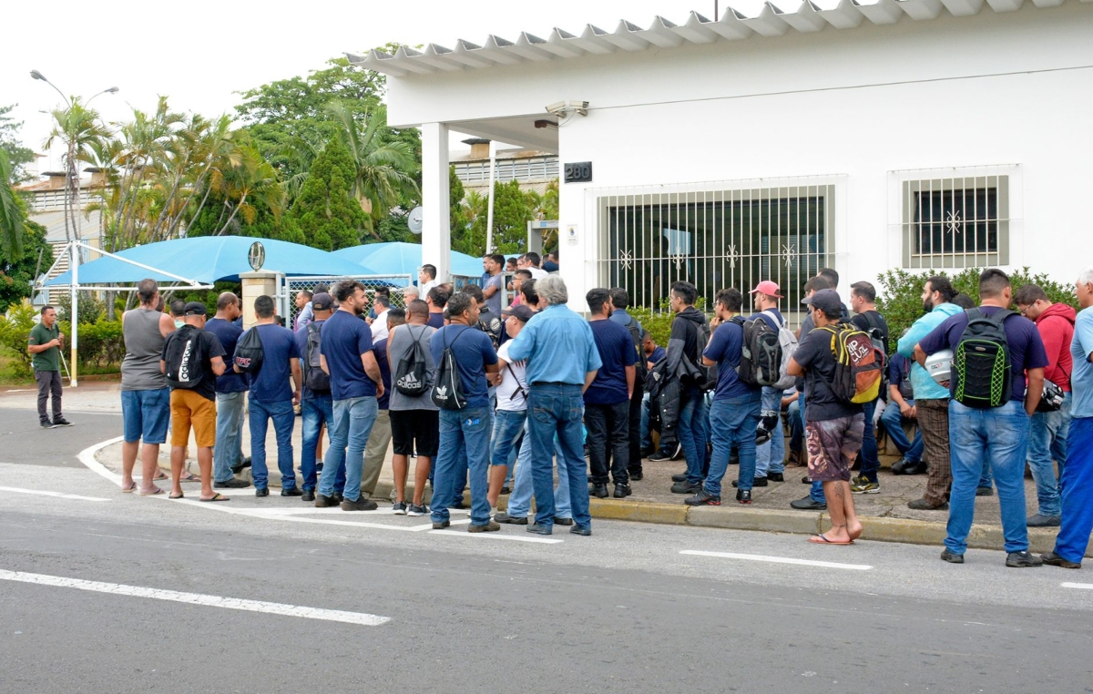 Assembleia com os trabalhadores da Hurth Infer aconteceu na quarta-feira, dia 22 de janeiro, em frente à fábrica