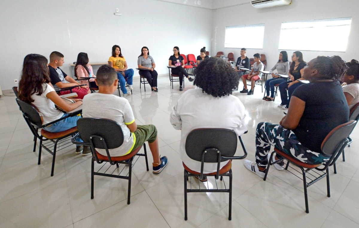 Nas aulas desta semana, os alunos aprenderam sobre a história da culinária, noções básicas de alimentação, pirâmide alimentar e boas práticas de manipulação de alimentos 