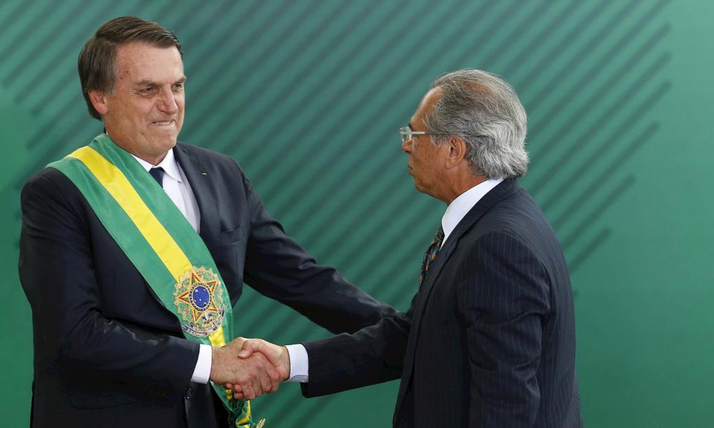 Bolsonaro e Guedes queriam trabalhador sem salário por quatro meses 