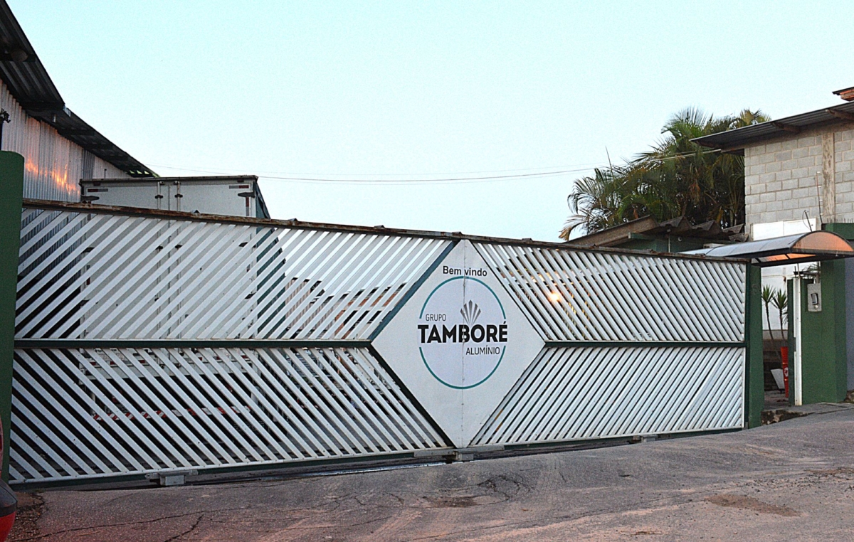 O Grupo Tamboré fabrica laminados de alumínio, fica no bairro Cajuru do Sul e tem cerca de 150 trabalhadores