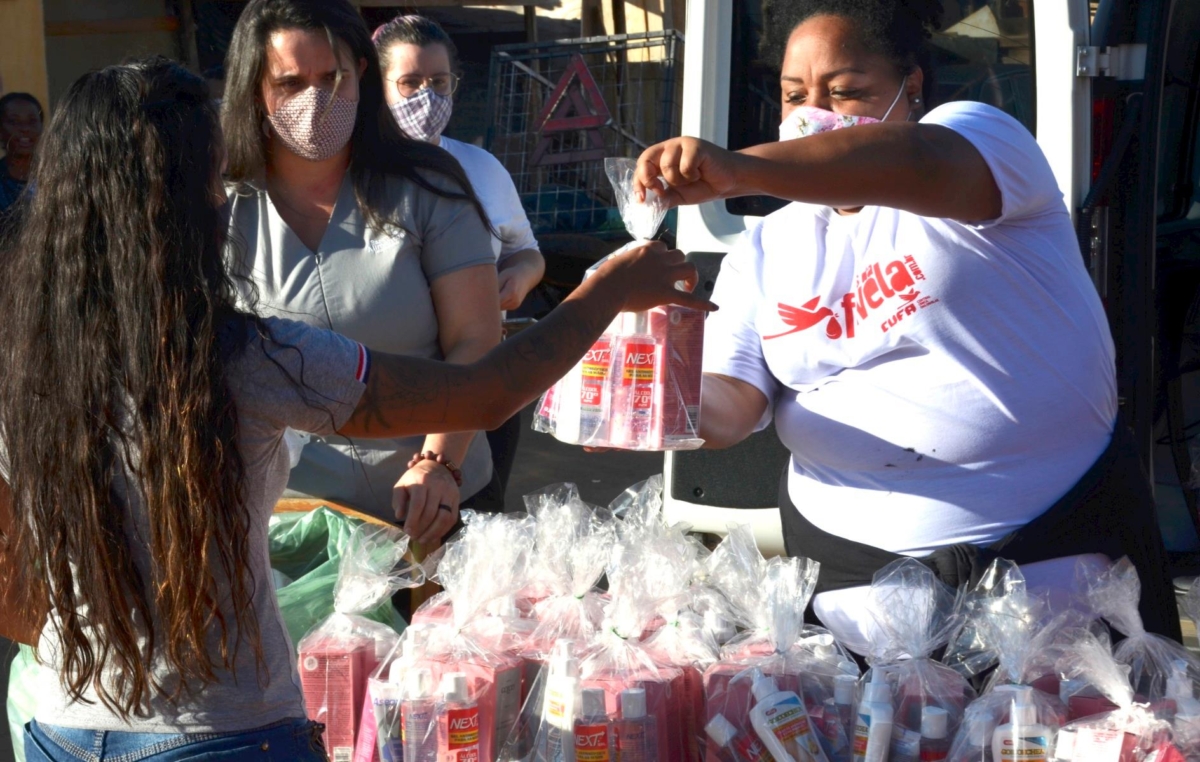 Ao todo, 300 kit foram distribuídos para entidade e na comunidade Santa Rosa