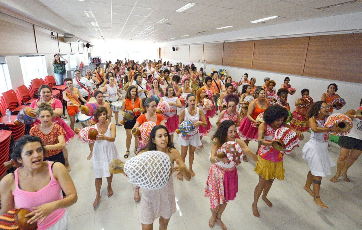Pelo Brasil afora são mais de 300 mulheres que com dança e batuque conquistam espaços abordando o empoderamento feminino, com o Baque Mulher