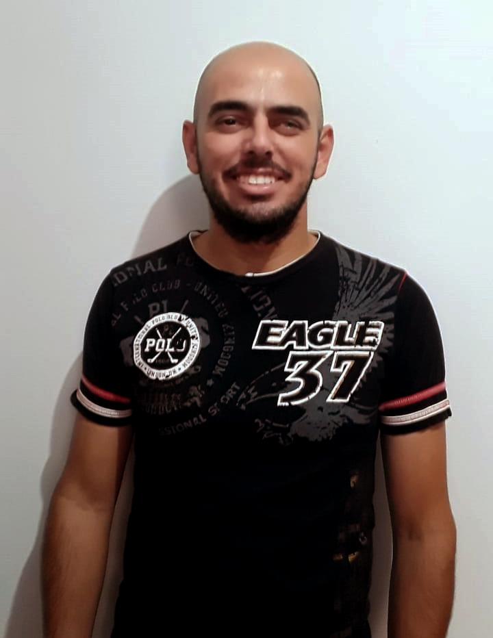 Adriano Rodrigues Pereira trabalha na Apex Tools, no setor de distribuição