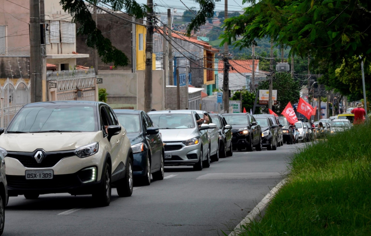 Ao longo dos 25 quilômetros percorridos, muitos carros se juntaram ao coro de ‘Fora Bolsonaro’ e engrossaram a manifestação