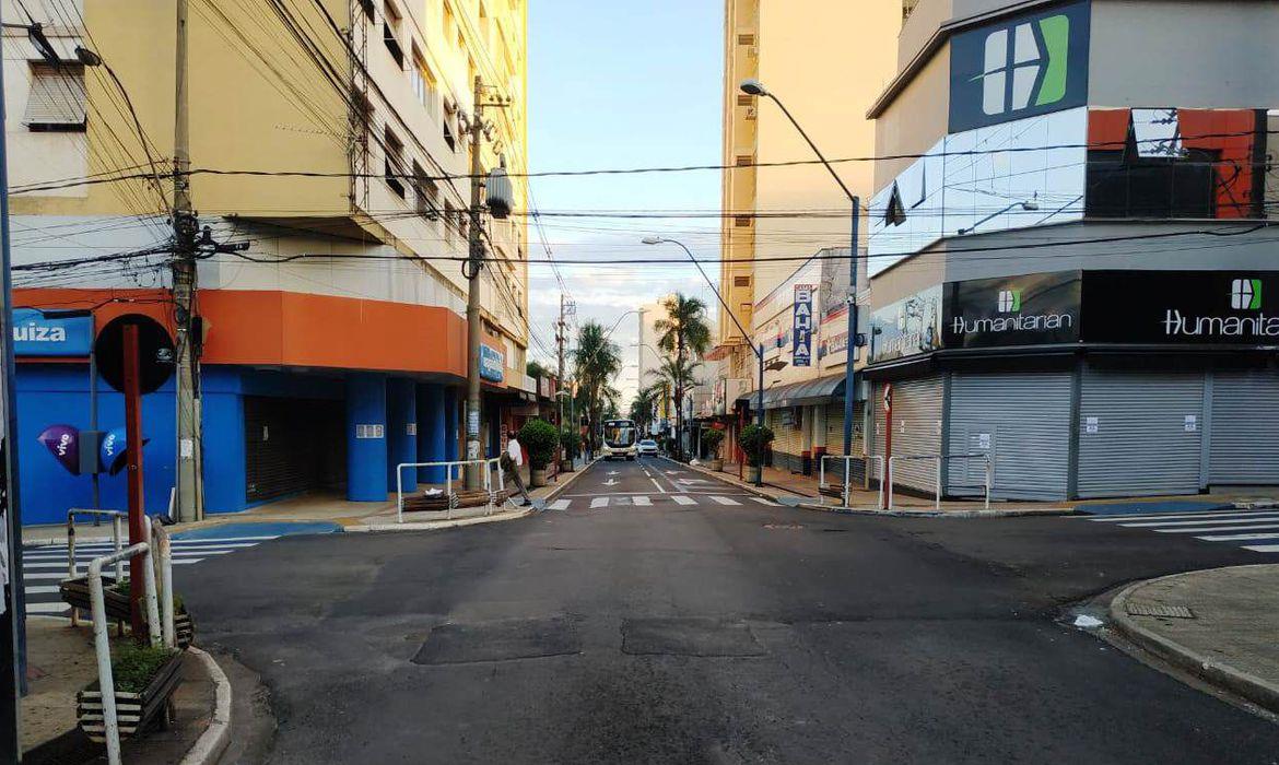 Em Araraquara, o lockdown fez o número de mortos cair consideravelmente 