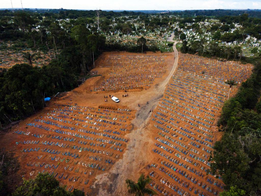 Esse é o recorde de mortes registradas em 24h no Brasil desde o começo da pandemia