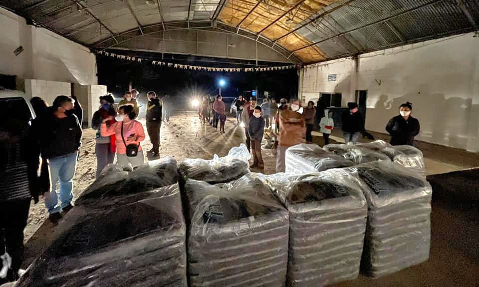 No dia 28, o Fórum de Luta em Defesa da Vida esteve no assentamento Minercal para distribuir 100 cobertores, em ação junto com a CUFA