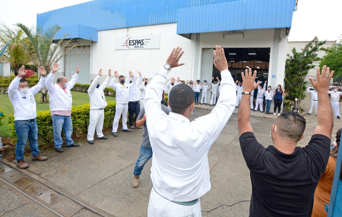 A assembleia com os trabalhadores da Espas foi realizada nesta sexta-feira, dia 10, na porta da fábrica