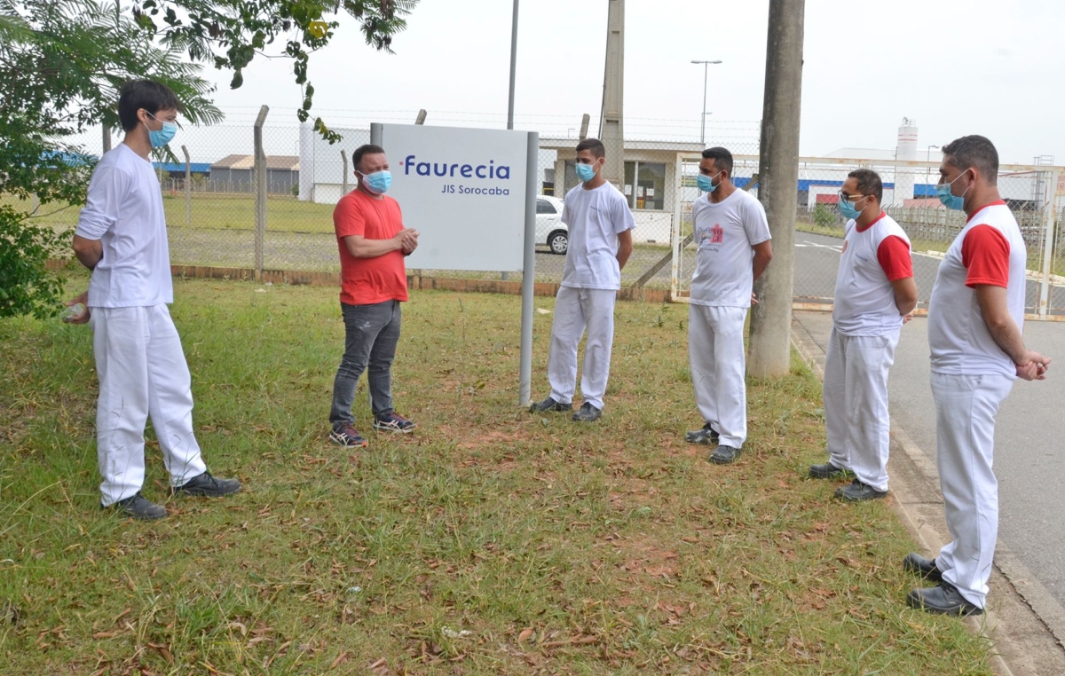 O dirigente do SMetal esteve nesta quinta, dia 14, conversando com os trabalhadores da Faurecia