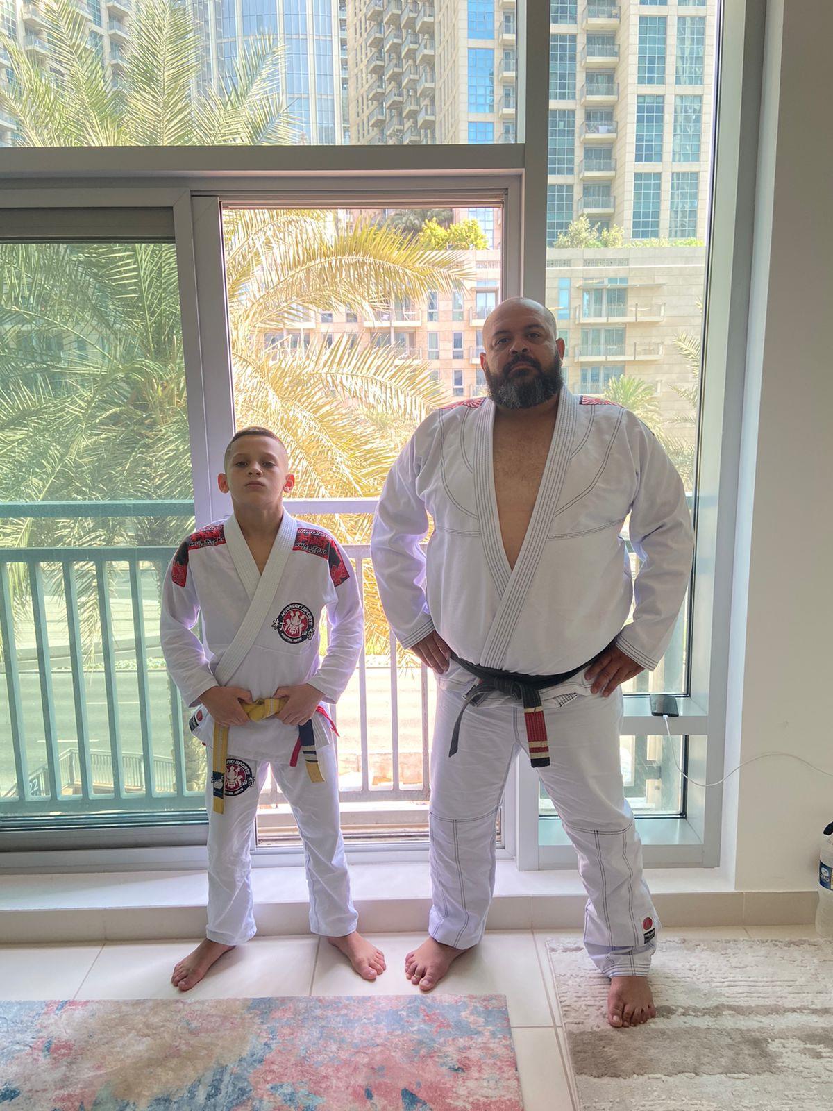 Filipe treina com o professor Antoni Nelson Barnabé, na Almeida Jiu-Jitsu