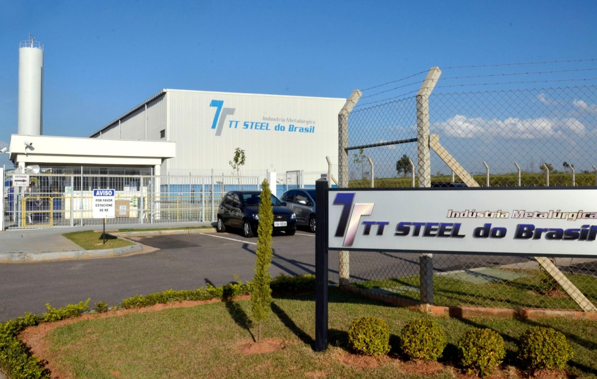 A TT Steel fica na nova zona industrial, em Sorocaba, e faz cortes de chapas metálicas para a Toyota.