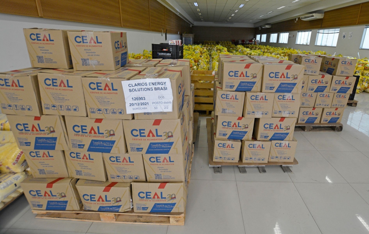 As doações da Clarios para o Natal Sem Fome foram entregues na sede do SMetal na tarde desta sexta-feira, dia 17