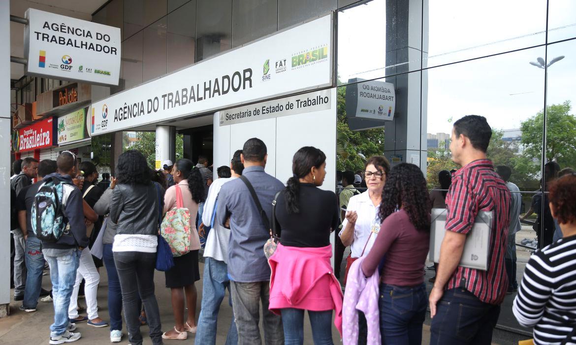 Desemprego atinge 11,6% da população brasileira 