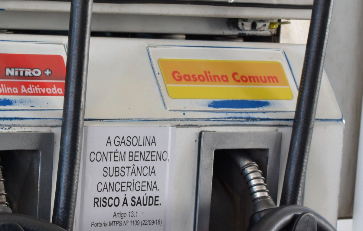 Preço da gasolina comum nos postos de gasolina no Brasil subiu pela segunda semana seguida