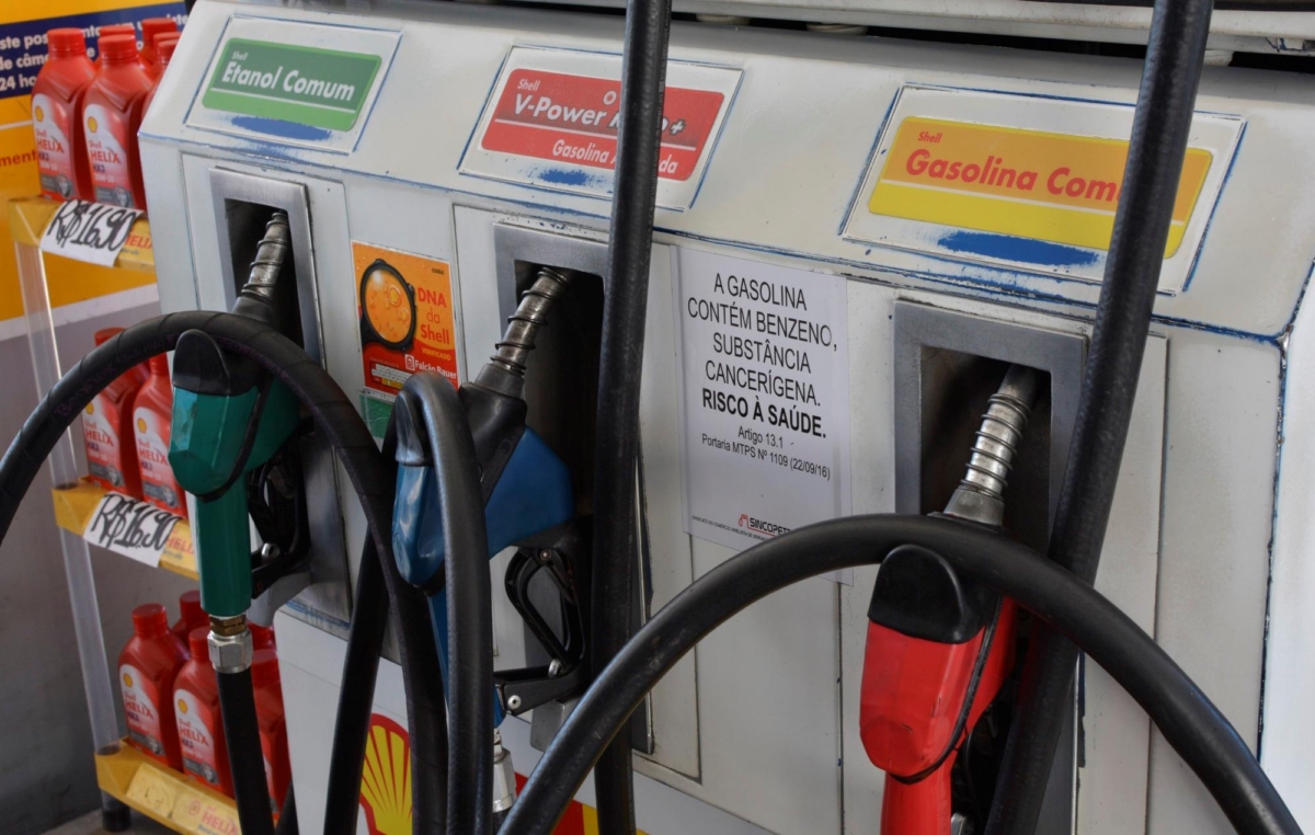 O preço elevado da gasolina tem pesado no bolso dos trabalhadores e trabalhadoras da cidade