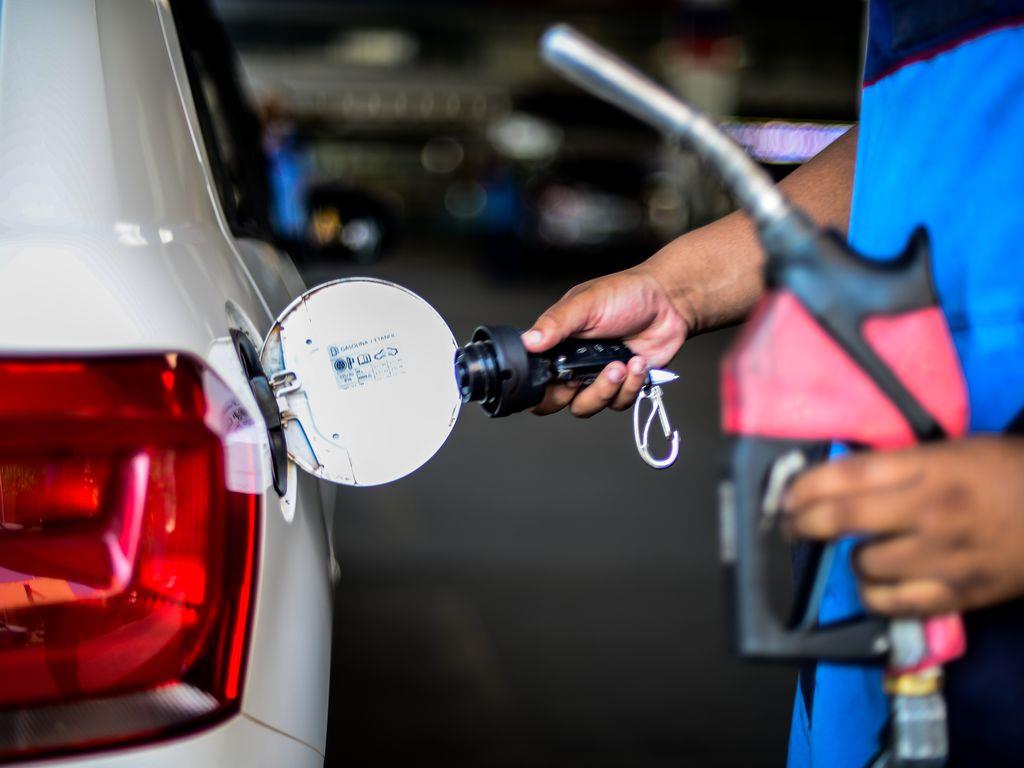 Gasolina e o diesel estão cerca de US$ 60 por barril acima do preço do petróleo