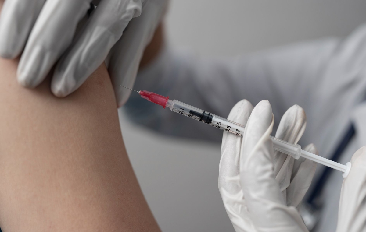 Em relação a vacina contra a Covid-19, a Prefeitura adverte que pode haver alteração do fabricante informado no calendário pré-definido